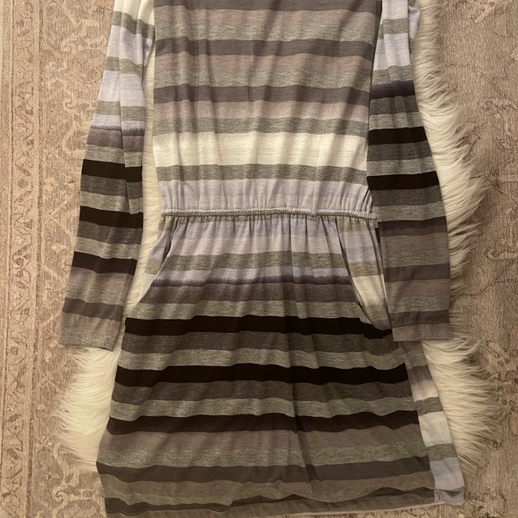 Dress - Picture 3 of 7